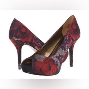 Nine West QTPIE very gently used 5 1/2 size heels.